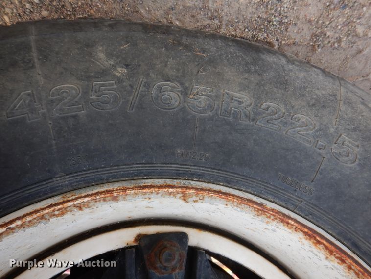 image for item KA9367 1997 Ford LT8000  truck cab and chassis