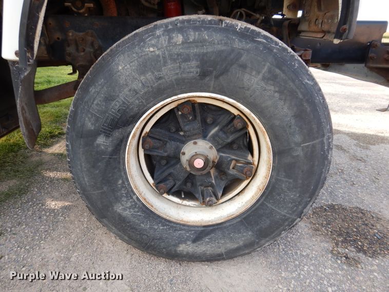 image for item KA9367 1997 Ford LT8000  truck cab and chassis