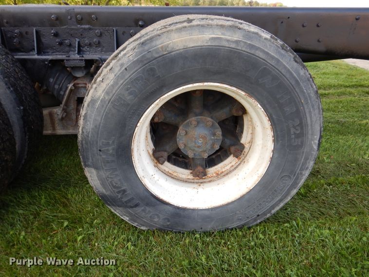 image for item KA9367 1997 Ford LT8000  truck cab and chassis