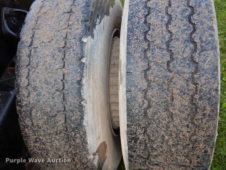 image for item KA9367 1997 Ford LT8000  truck cab and chassis