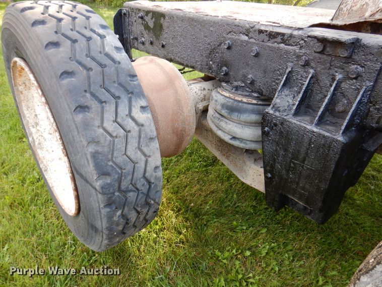 image for item KA9367 1997 Ford LT8000  truck cab and chassis