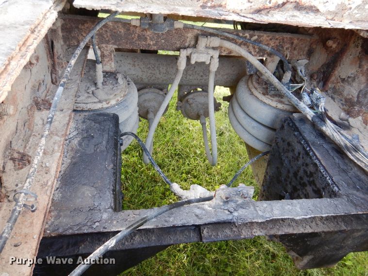 image for item KA9367 1997 Ford LT8000  truck cab and chassis