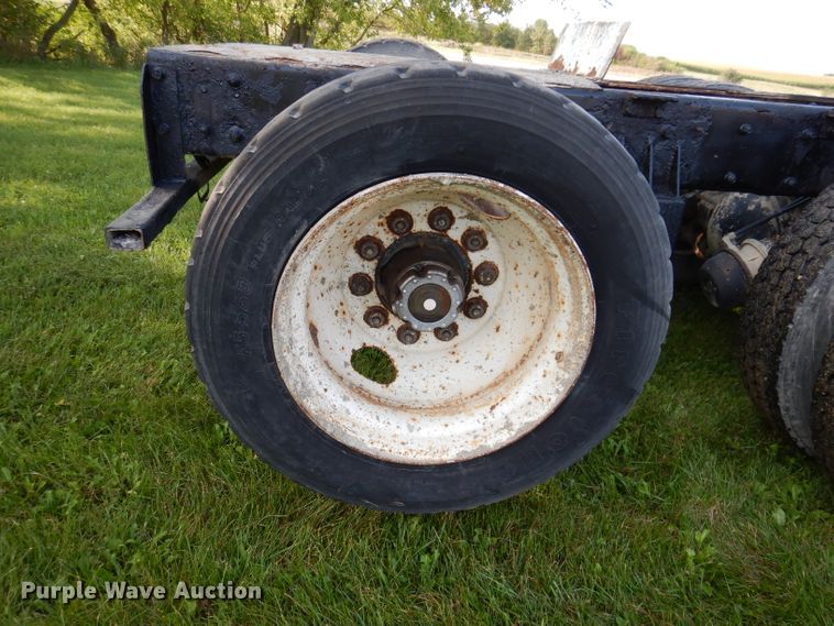 image for item KA9367 1997 Ford LT8000  truck cab and chassis