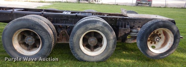 image for item KA9367 1997 Ford LT8000  truck cab and chassis