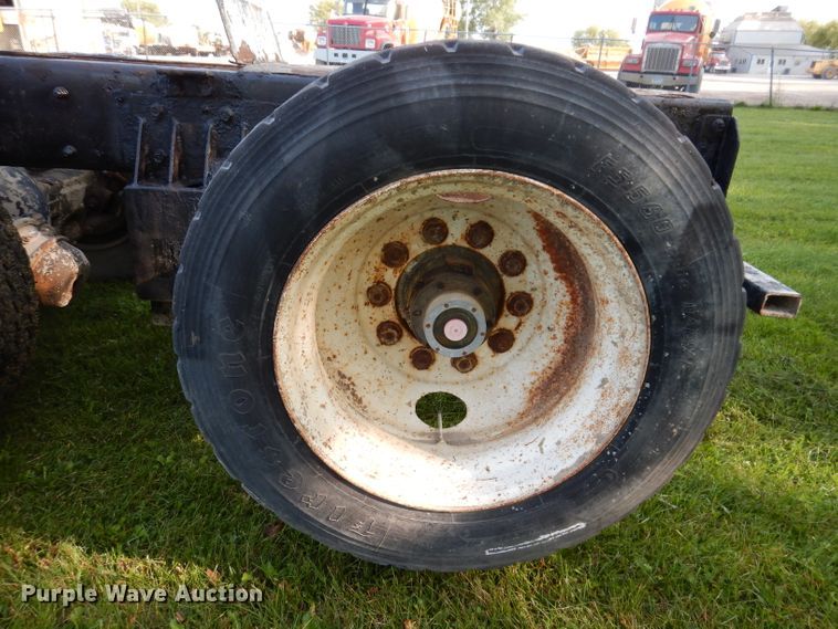 image for item KA9367 1997 Ford LT8000  truck cab and chassis