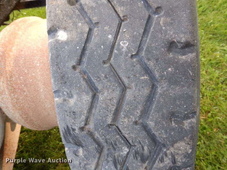 image for item KA9367 1997 Ford LT8000  truck cab and chassis