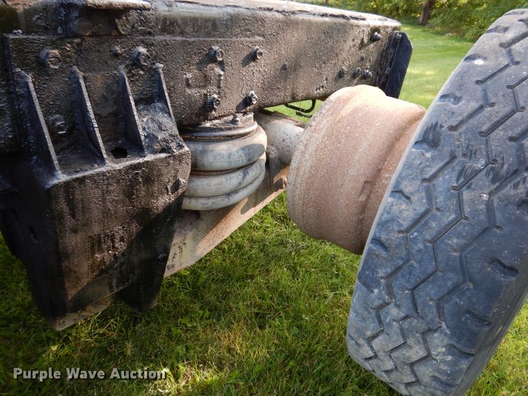 image for item KA9367 1997 Ford LT8000  truck cab and chassis