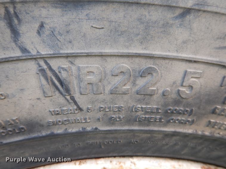 image for item KA9367 1997 Ford LT8000  truck cab and chassis