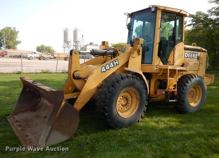 image for item KA9369 1997 John Deere 444H  wheel loader