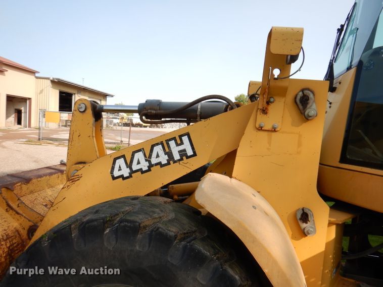 image for item KA9369 1997 John Deere 444H  wheel loader