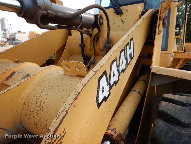 image for item KA9369 1997 John Deere 444H  wheel loader