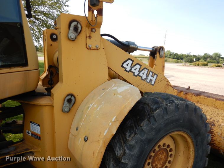 image for item KA9369 1997 John Deere 444H  wheel loader