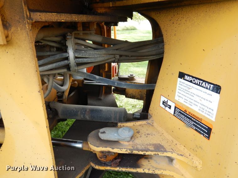 image for item KA9369 1997 John Deere 444H  wheel loader