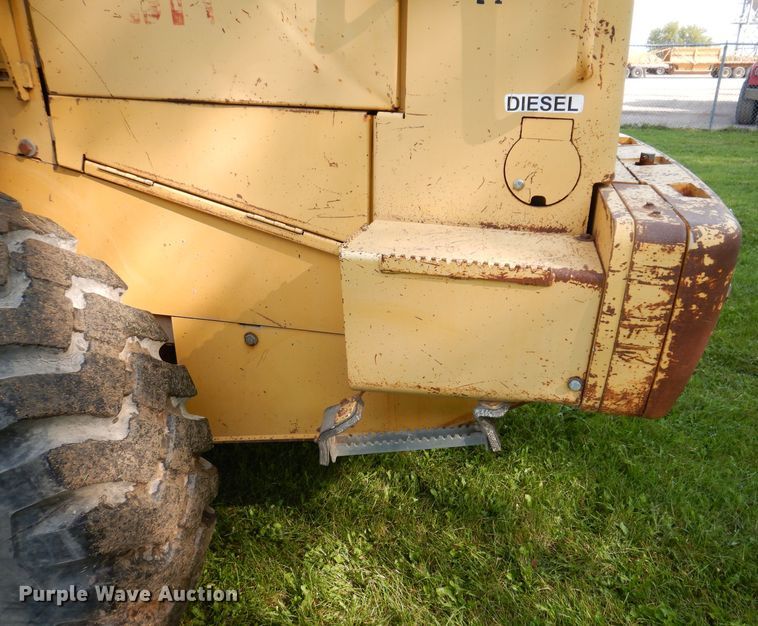 image for item KA9369 1997 John Deere 444H  wheel loader