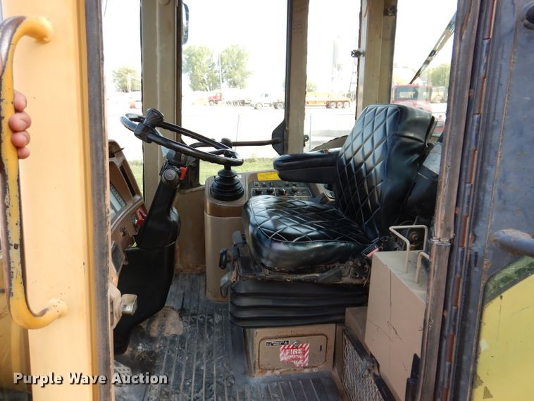 image for item KA9369 1997 John Deere 444H  wheel loader