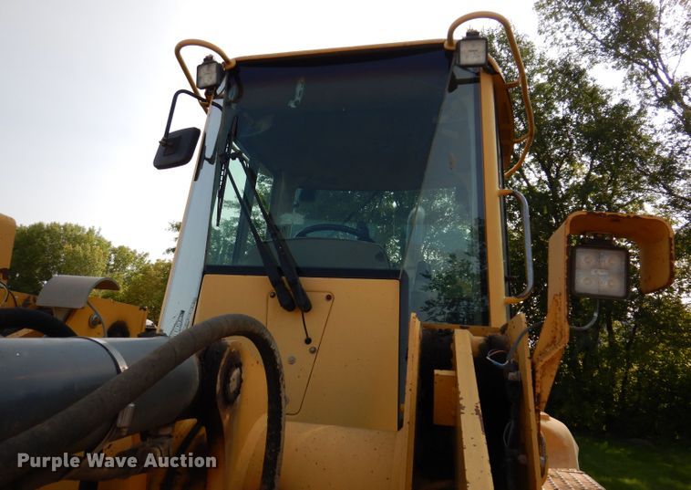 image for item KA9369 1997 John Deere 444H  wheel loader