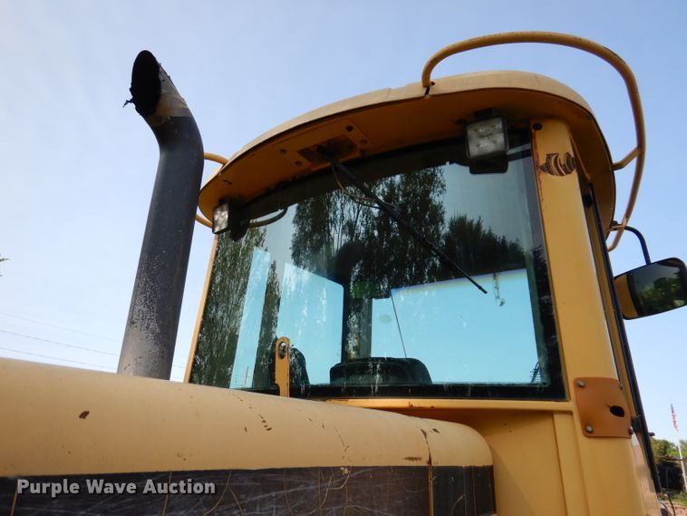 image for item KA9369 1997 John Deere 444H  wheel loader