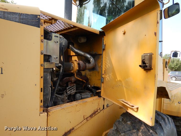 image for item KA9369 1997 John Deere 444H  wheel loader