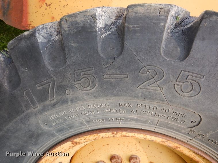 image for item KA9369 1997 John Deere 444H  wheel loader