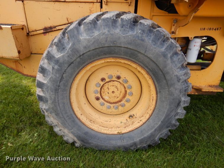 image for item KA9369 1997 John Deere 444H  wheel loader