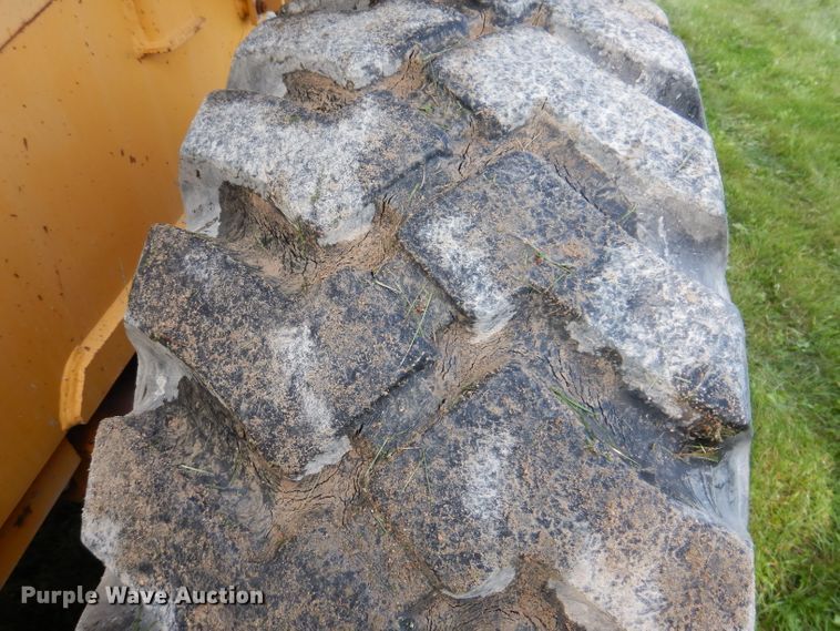 image for item KA9369 1997 John Deere 444H  wheel loader