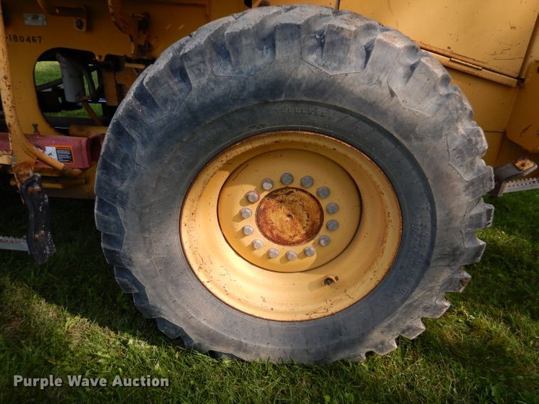 image for item KA9369 1997 John Deere 444H  wheel loader