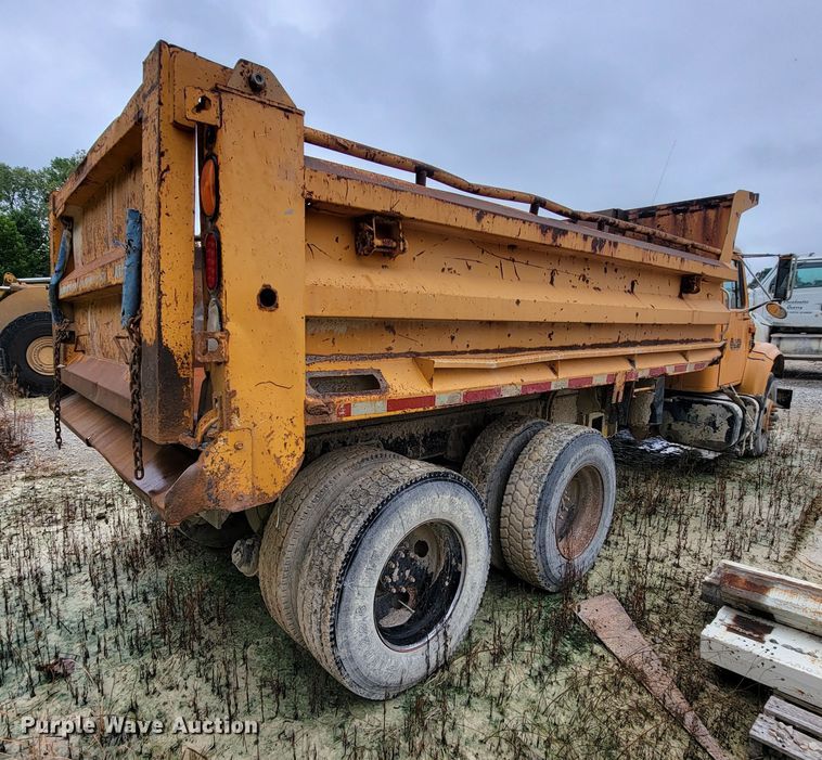 image for item KD9478 2000 International 4900  dump truck