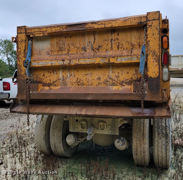 image for item KD9478 2000 International 4900  dump truck