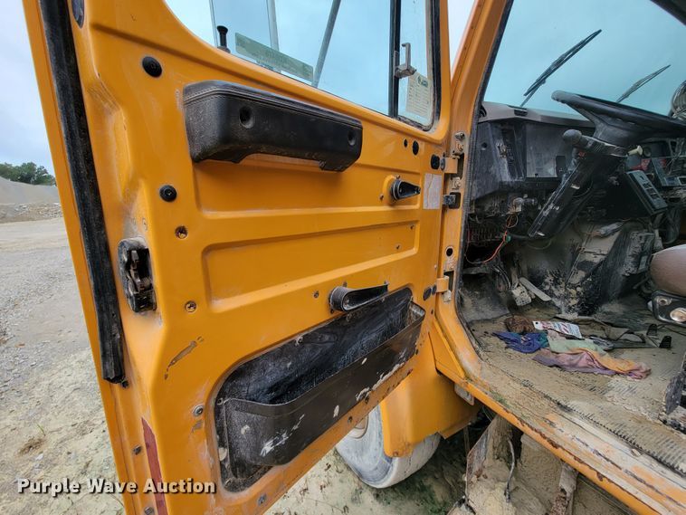 image for item KD9478 2000 International 4900  dump truck