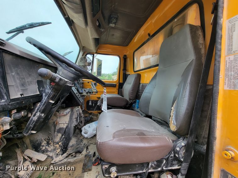 image for item KD9478 2000 International 4900  dump truck