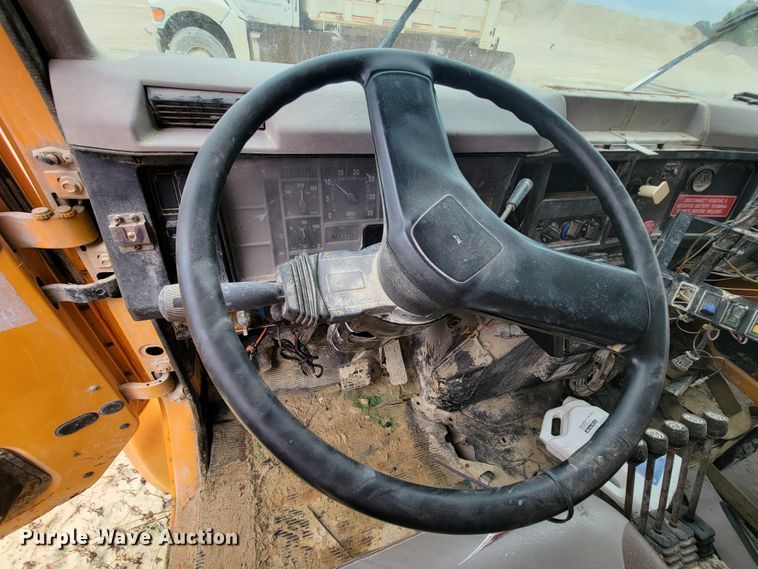 image for item KD9478 2000 International 4900  dump truck