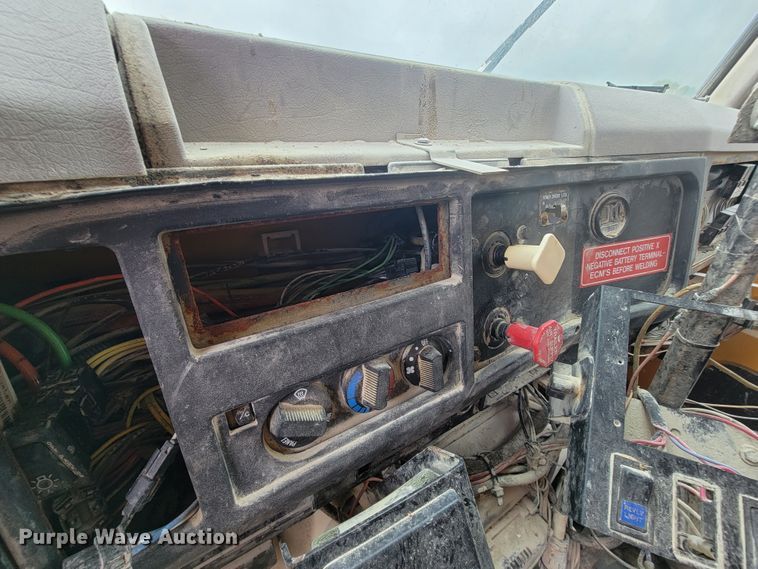 image for item KD9478 2000 International 4900  dump truck