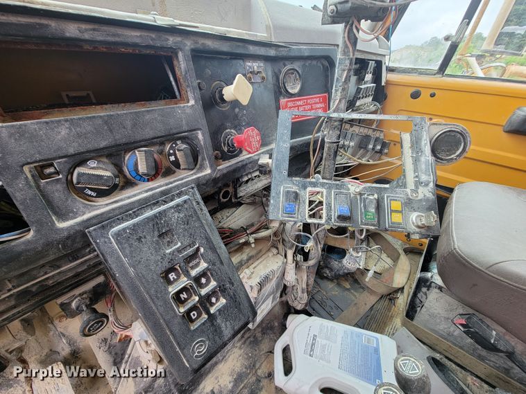 image for item KD9478 2000 International 4900  dump truck