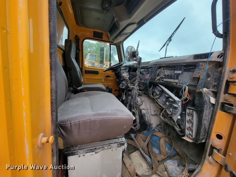 image for item KD9478 2000 International 4900  dump truck