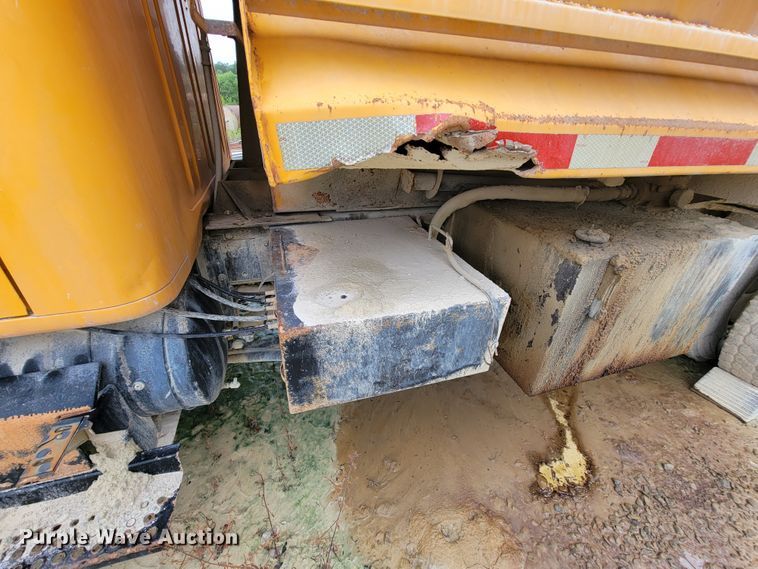 image for item KD9478 2000 International 4900  dump truck