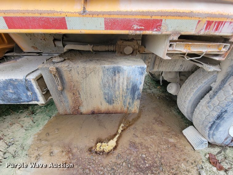 image for item KD9478 2000 International 4900  dump truck