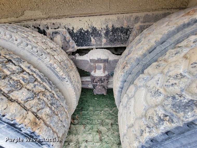 image for item KD9478 2000 International 4900  dump truck