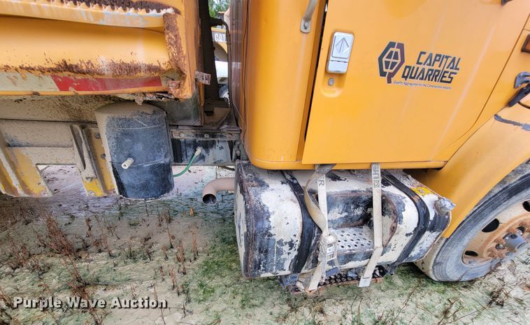 image for item KD9478 2000 International 4900  dump truck