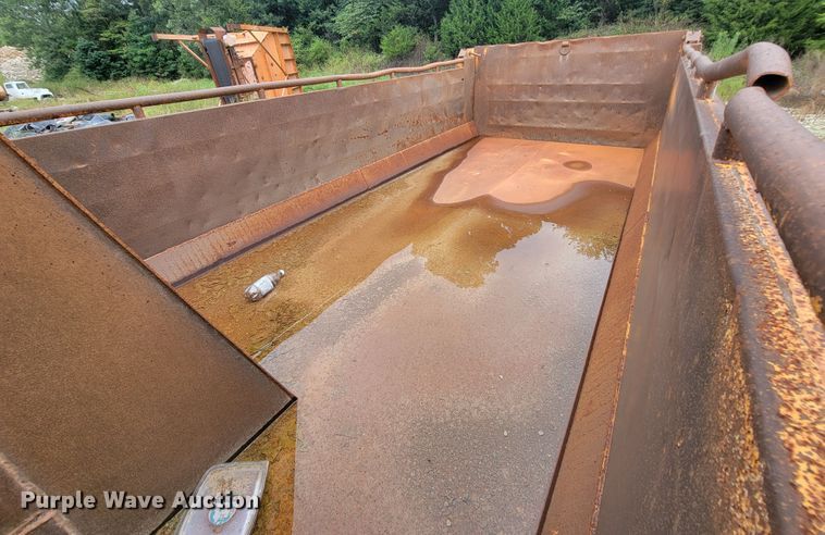 image for item KD9478 2000 International 4900  dump truck