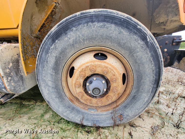 image for item KD9478 2000 International 4900  dump truck