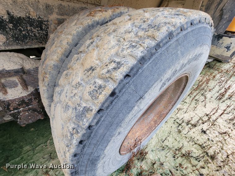 image for item KD9478 2000 International 4900  dump truck