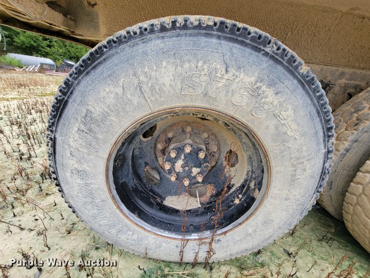 image for item KD9478 2000 International 4900  dump truck