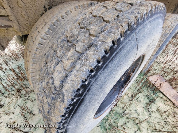 image for item KD9478 2000 International 4900  dump truck