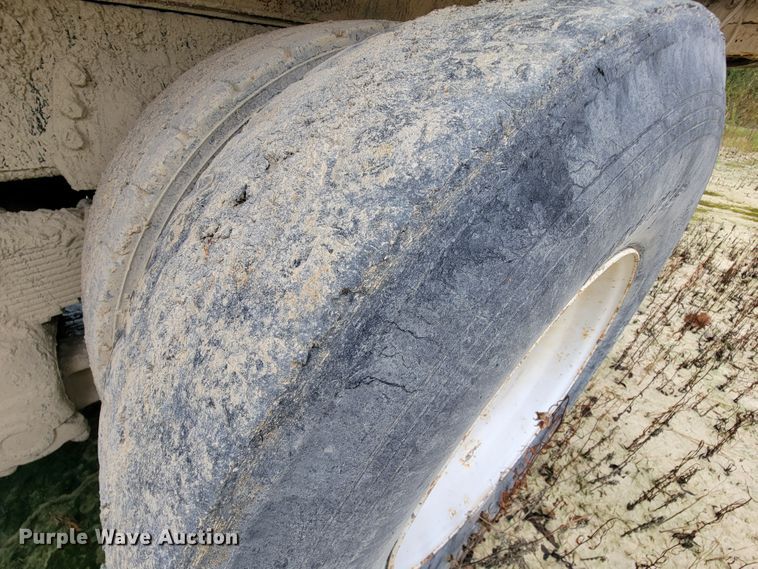 image for item KD9478 2000 International 4900  dump truck