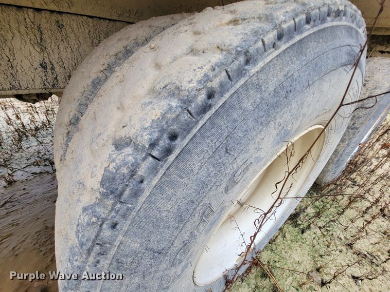 image for item KD9478 2000 International 4900  dump truck