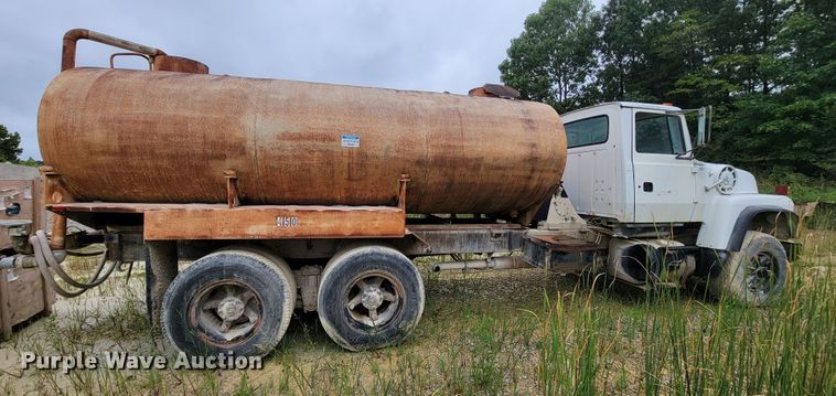 image for item KD9480 Ford  water truck