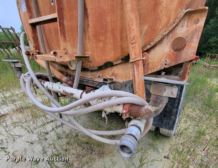 image for item KD9480 Ford  water truck