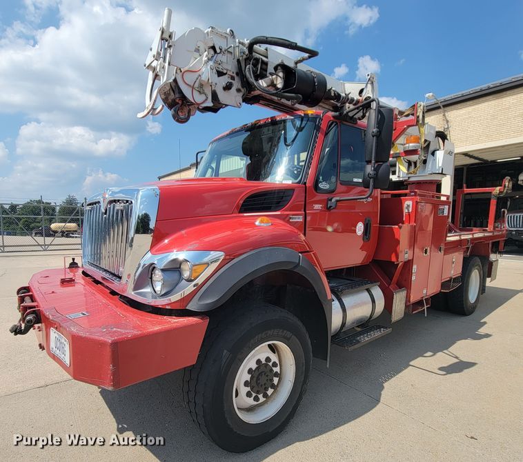 image for item KD9491 2012 International 7400  digger derrick truck