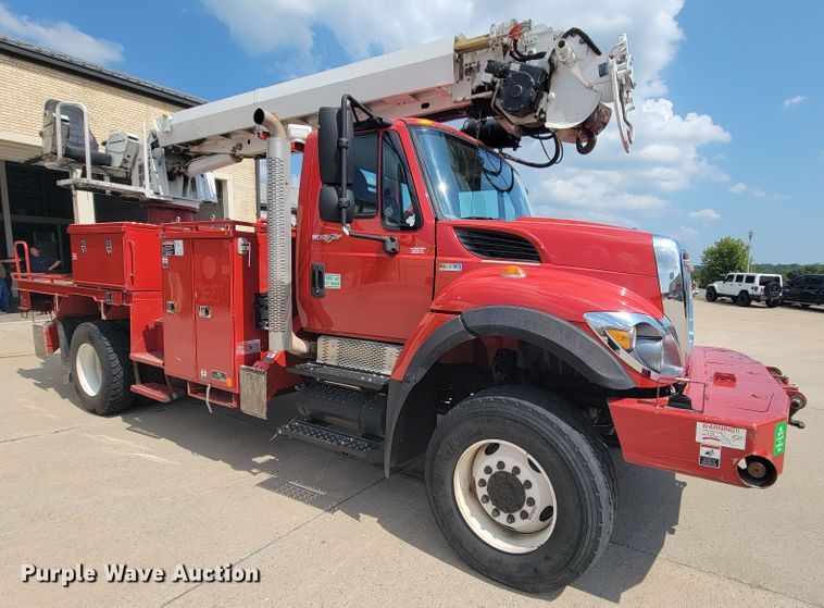 image for item KD9491 2012 International 7400  digger derrick truck