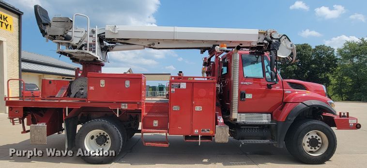 image for item KD9491 2012 International 7400  digger derrick truck